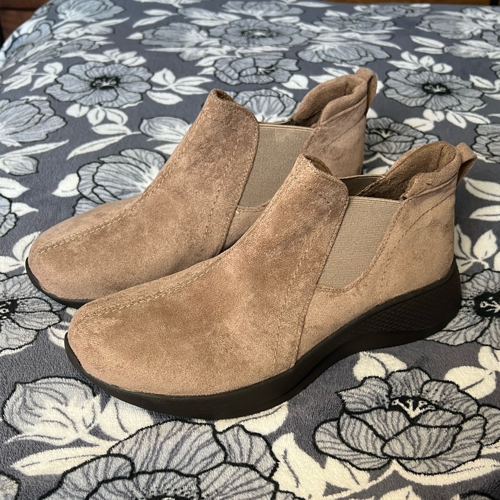 Earth Origins Dayana Casual Taupe Suede Booties